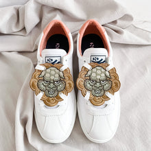 Load image into Gallery viewer, Fu Dogs Eyelet